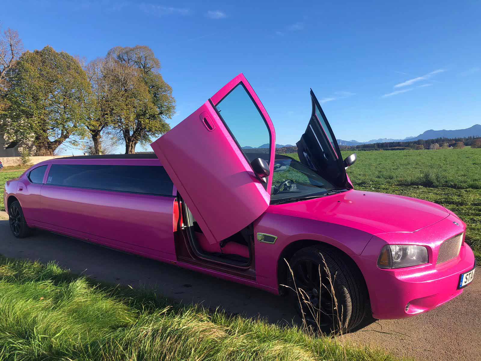 Glitzer Pinke Stretchlimousine von JM Limousinen Oberland